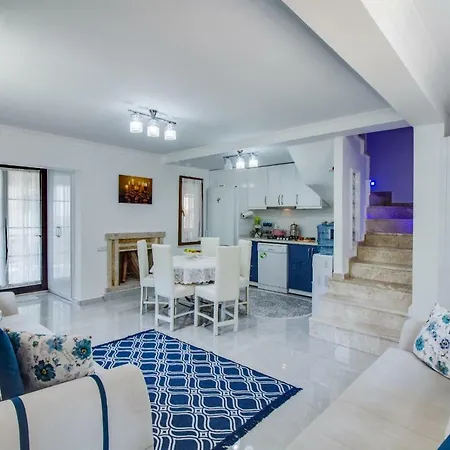 Yildizlarin Icerisinde Doga Ile Bas Basa Antalya