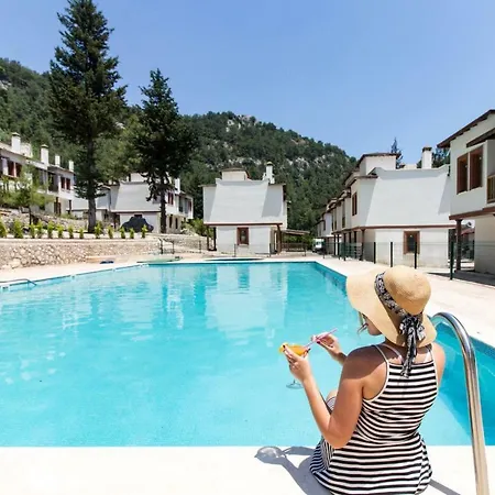 Yildizlarin Icerisinde Doga Ile Bas Basa Apartament Antalya